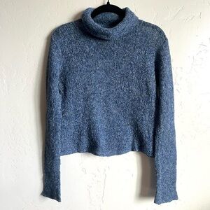 2000’s Free People soft & cozy fuzzy knit merino wool cropped turtleneck